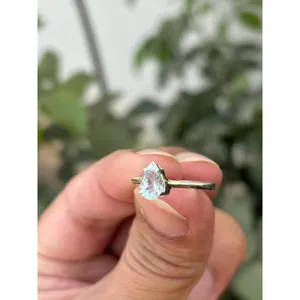 Bague de mariage classique en argent sterling 925 plaqué rhodium avec aquamarine naturelle taille poire, sertie à griffes, 0,85 carat, faite à la main - Product Image 3