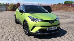 Toyota C-HR Hatchback d'occasion 2018-2026, 5 places, phares LED, pneus R17, sièges foncés, conduite à gauche, essence, à vendre - Product Image 5