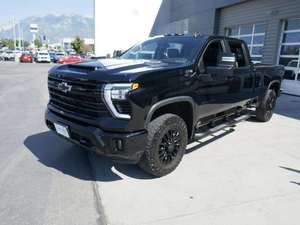 CLEAN 2024 C h e v r o l e t Silver ado 3500HD LT Crew Cab 4WD - Product Image 3