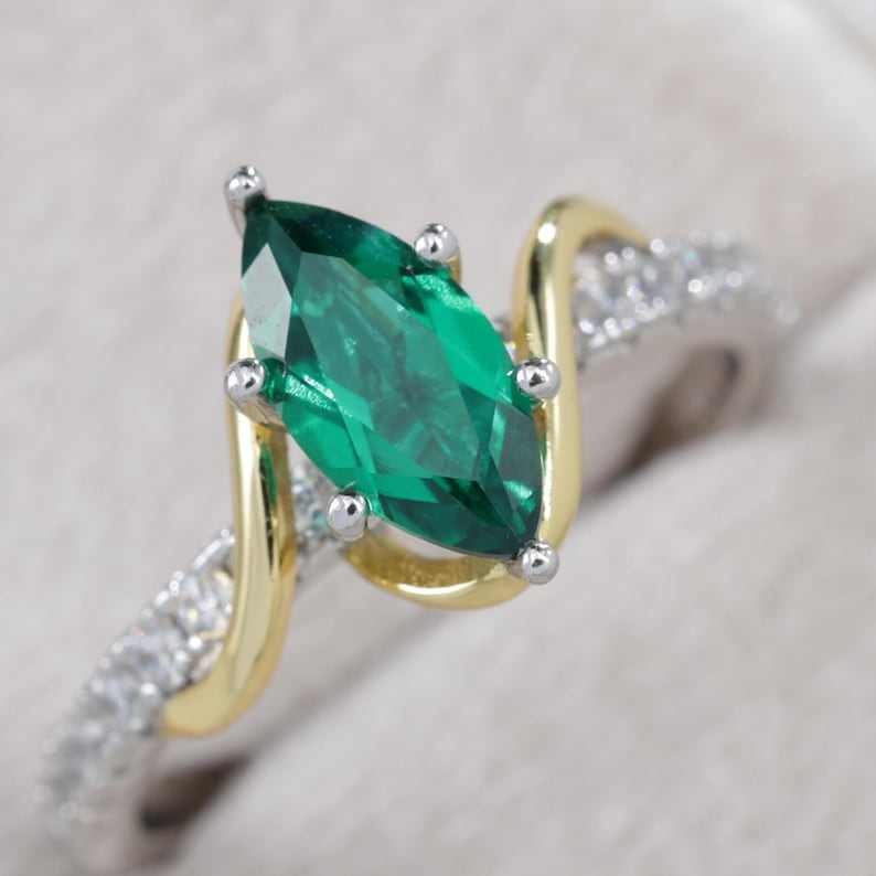 สีเขียว