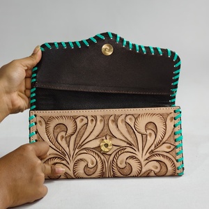 Nueva Llegada 2026: Cartera de Mano Corta Antirrobo para Mujer con Diseño Floral Tallado, 100% Cuero Genuino Impermeable - Product Image 4