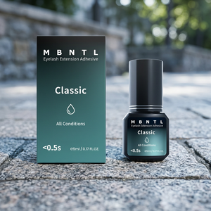 Colle liquide pour extensions de cils MBNTL fabriquée en Corée - Stock entrepôt - Séchage rapide 0,5s - Qualité supérieure - Sans cruauté animale - Végétalienne - Résistante à l'eau - Tenue 8 semaines - Product Image 1