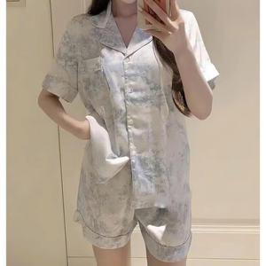 [COUTURE EN USINE] PW100 2025 femmes élégant pyjama en Satin avec haut boutonné à manches courtes et short assorti vêtements de nuit - Product Image 3