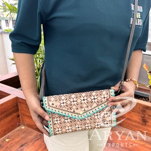 Hermoso diseño, bolso de mano tallado a mano, de cuero, multiusos, cuero occidental, recién llegado, BILLETERA, multiusos para mujer - Product Image 1