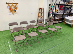 เก้าอี้พับสีขาวที่ทันสมัยน้ำหนักเบาโลหะวางซ้อนได้สำหรับการชุมนุมกลางแจ้ง - Product Image 3