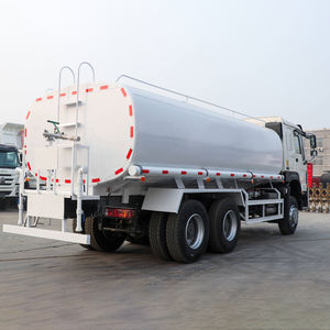 Camión Cisterna de Agua Sinotruck HOWO de 30000L/40000L en Venta en China, Camión Cisterna de Combustible Howo con Pulverizador de Alta Presión - Product Image 2