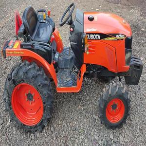 Calidad Premium utilizada para Kubota 4x4 Mini Tractor para agricultura 2WD Entrega rápida Las mejores ofertas de exportación con caja de cambios de bomba central - Product Image 6