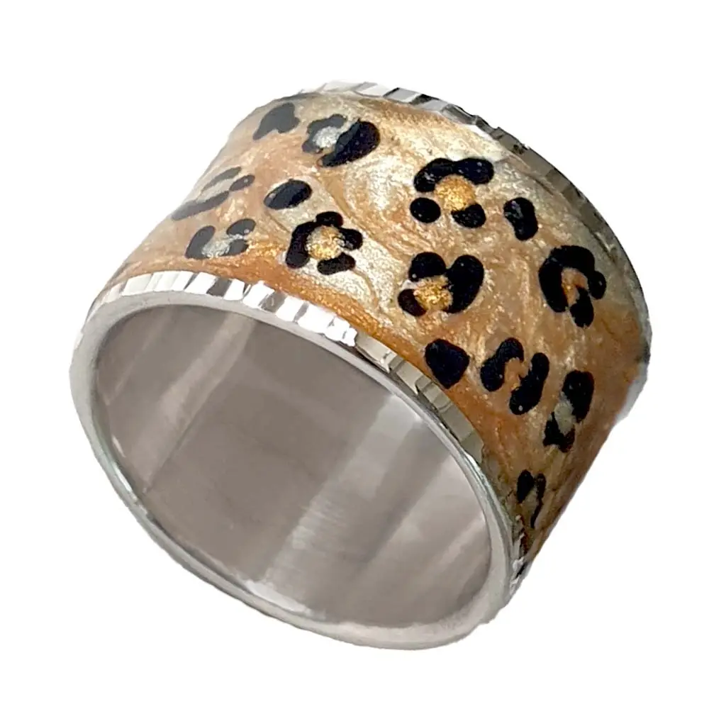 Wide band ring in yellow gold plated 925 silver hand-decorated ring with leopard-print enamel and diamond-cut edge