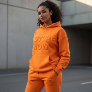 Ensemble de survêtement deux pièces pour femme en coton épais de haute qualité, coupe ajustée, personnalisable avec logo 3D, sweat à capuche et pantalon de survêtement lumineux - Product Image 1