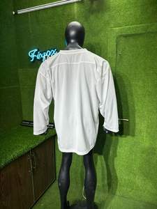 Jersey de hockey sobre hielo cómodo personalizable OEM de alto rendimiento para juegos y práctica - Product Image 6