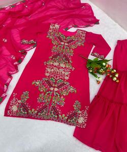 Collection saisonnière Filet de soie Gris Couleur Occasion spéciale Fantaisie Indien Vêtements pour femmes Prix de gros en Surat Ethnique - Product Image 3