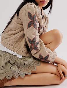 Chaqueta Acolchada para Mujer - Chaqueta Ligera y Cálida con Cierre de Cremallera, Perfecta para Usar en Capas - Product Image 2