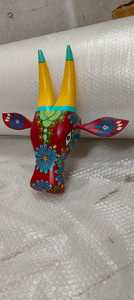 Cabeza de vaca de madera pintada a mano hecha a medida, ideal para usar como decoración del hogar y adecuada para revender en tiendas caseras - Product Image 4