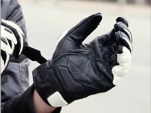 Gants de moto sur mesure pour hommes Gants de moto légers en fibre de carbone Offre Spéciale respirant et tendance à des prix abordables - Product Image 2