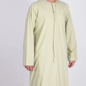 Proveedor al por mayor Hombres Estilo emiratí Thobes En la mejor calidad En todos los tamaños y colores personalizados 2025 - Product Image 1