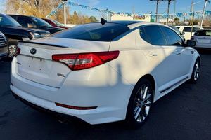 Kia Optima SX 2013, pick-up d'occasion, essence/électrique, pneus R16, boîte automatique, sièges en cuir, caméra de recul, côté gauche foncé - Product Image 3