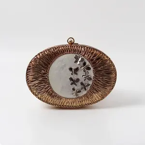 Bolso de Mano Exclusivo de Latón y Madreperla para Vestir de Noche, Bolso de Mano de Latón con Incrustaciones de Madreperla Hecho a Mano para Mujer - Product Image 2