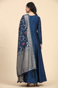 ชุดคุर्ตาอานาร์กาลีแบบวิชิตรสำหรับผู้หญิงจากเทรนด์มอลส์ ผ้าแจ็คการ์ด พร้อมผ้าคลุมไหล่แบบมอร์พีช สไตล์ชาติพันธุ์ ทรงปกติ ใส่ได้ทุกฤดู เหมาะสำหรับงานแต่งงาน - Product Image 4