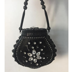 Bolso de Noche para Novia con Cuentas Metálicas, Ligero y de Alta Gama, Personalizable, con Forro de Seda y Cierre de Broche, para Llevar al Hombro - Product Image 1