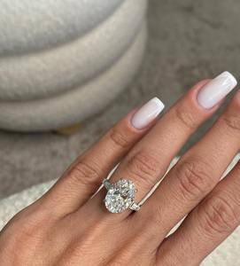 Bague de fiançailles en diamant de laboratoire ovale de 5,70 carats, or blanc 18 carats, luxe, certifiée IGI, cadeau pour elle - Product Image 2