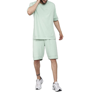 Ensemble de chemise courte pour hommes avec conception personnalisée Ensemble tenue décontracté T-shirt et short Ensemble doux et confortable pour hommes - Product Image 1