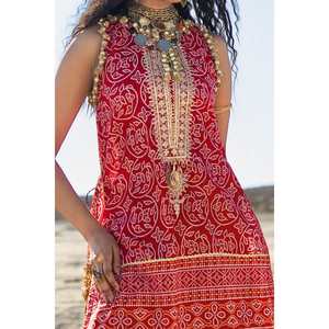 ชุดสูทผ้าลอนปักลายสีแดงสำหรับผู้หญิง แบบยังไม่เย็บติดกัน เหมาะสำหรับใส่ในชีวิตประจำวัน พร้อมการตกแต่งด้วยลายปักที่ประณีต - Product Image 1