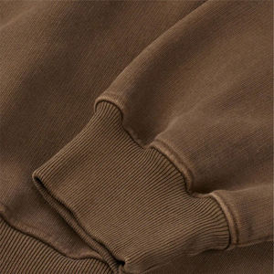 Sweat-shirt ras du cou en polaire classique pour homme avec une sensation de confort confortable pour se prélasser et se détendre par temps froid - Product Image 3