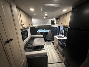 รถบ้านแคมป์ปิ้งรุ่นใหม่ปี 2026 Foorest River Sunseeker Le 2350C RV - Product Image 5