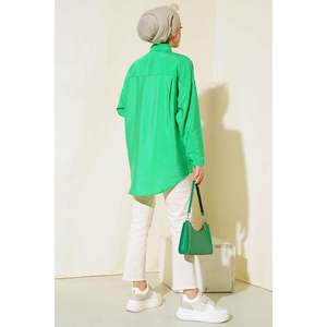 Chemise en pierre étoilée Benetton pour femme-Design chemisier élégant avec des détails uniques en pierre - Product Image 1