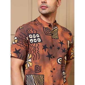 ชุดเซ็ตเสื้อเชิ้ตแขนสั้นลายพิมพ์นามธรรมสีน้ำตาลสำหรับผู้ชาย ยี่ห้อ Amanush พร้อมกางเกงขาสั้นระดับเข่า ชุดลำลองสำหรับฤดูร้อน - Product Image 2