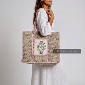 Sac fourre-tout de voyage de luxe matelassé, grand format, fait main, durable, motif floral, imprimé en bloc, cadeau de voyage personnalisé pour elle, plage - Product Image 1