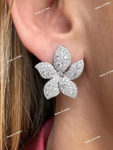ต่างหูเงินรูปดอกไม้สุดหรู ประดับเพชรโมอิสซาไนต์ระยิบระยับ ดีไซน์สง่างามสำหรับคอลเลคชั่นเครื่องประดับสตรี - Product Image 2