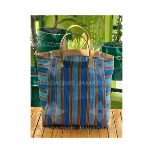 Bolsas de compras a rayas de nailon reciclado con cierre personalizado de Jamadagnis Group, asas de cuero Vegano para viajes al aire libre para mujer - Product Image 1