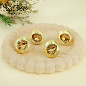 Hermosos pendientes de cristal con baño de oro de 14K que no se deslustran, pendientes de piedra marrón grandes, únicos y a la moda para mujer. - Product Image 2