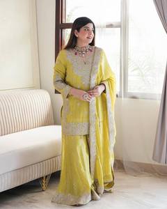 Traje Sharara pakistaní con estilo islámico para mujeres musulmanas con Kameez corto cosido y Dupatta bordada para Eid Wear - Product Image 2
