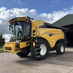 Cosechadora Combinada Premium New Holland CX7090 Diseñada para Máximo Rendimiento del Cultivo con Tecnología Superior y Rendimiento Confiable en el Campo - Product Image 4