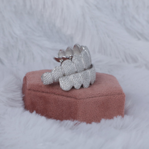 Moissanite Diamond Grillz Iced Bling chapado en oro exclusivo para compromiso de boda Accesorio de rendimiento para cualquier ocasión Regalo - Product Image 5