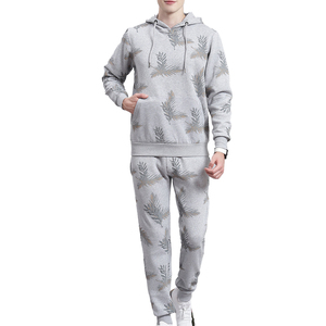 Survêtement pull-over personnalisé pour hommes conçu avec polaire qui évacue l'humidité et patch logo personnalisé pour la vente en gros - Product Image 1