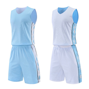 Ensemble de maillots de basket-ball personnalisés en polyester respirant pour hommes avec uniforme imprimé et logo Vêtements de sport pour garçons - Product Image 3