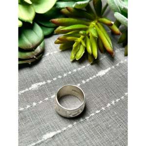 Anillo Artesanal Navajo con Piedras Preciosas, Plata de Ley, Talla 6, Estilo Étnico, Engaste de Bisel, Joyería Fina para Uso Diario - Product Image 4