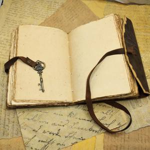 สมุดบันทึก A5หนังแนววินเทจพร้อมกุญแจสมุดสเก็ตช์กระดาษขอบหยักแบบโบราณสำหรับการประดิษฐ์ตัวอักษรและของขวัญ - Product Image 2