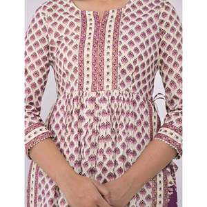 Conjunto de Salwar Kameez y Pantalón de Algodón con Estampado de Bloques en Blanco y Morado - Product Image 2