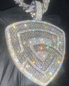 Dijes de Diamantes de Corte Redondo de 5.30 Quilates con Letra Personalizada, Chapados en Oro Blanco de 14K, para Fiestas - Product Image 1