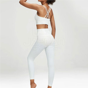 Conjunto de Yoga sin Costuras para Mujer, Leggings y Top Corto Elásticos y Elegantes, Ideales para Entrenamiento Diario y Yoga - Product Image 4