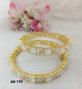 Ensemble de bracelets pour femmes élégants et faits à la main pour les célébrations Looks de mariée Festivals et occasions de cadeaux - Product Image 2