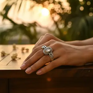 Anillo de Plata de Ley 925 con Piedra Lunar para Mujer, Diseño Geométrico Delicado, Engaste Invisible, Baño de Rodio, Certificado IGI, Joyería Fina - Product Image 2