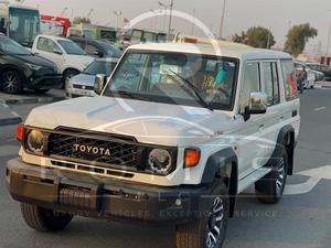 Toyota Land Cruiser Serie 76 LX SUV 2026, Basso Chilometraggio, Guida a Sinistra, Fari LED, Tetto Panoramico - Product Image 6