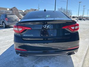 2015 Hyun-dai Sonata Sport Sedan Turbo Motor Asientos de cuero Interior oscuro R17 Neumáticos Cámara trasera Aleación Caja de cambios automática - Product Image 3