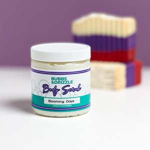 BLOOMING DAYS Gommage Visage et Corps Végétalien Hydratant à l'Huile d'Argan, Pastèque, Vitamine C, Aloe Vera, Beurre de Karité, Perle, Herbes et Pêche pour Peaux Sèches - Product Image 1