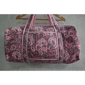 Sac de voyage léger matelassé bohème imprimé à la main en Inde, sac à bandoulière floral pour les voyages de week-end - Product Image 2